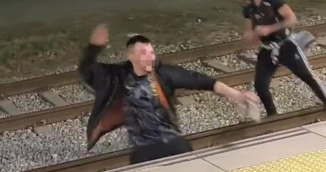 La grave agresión que sufrieron los  vigilantes de seguridad en un tren de la línea R2 Nord termina con un trabajador herido de gravedad