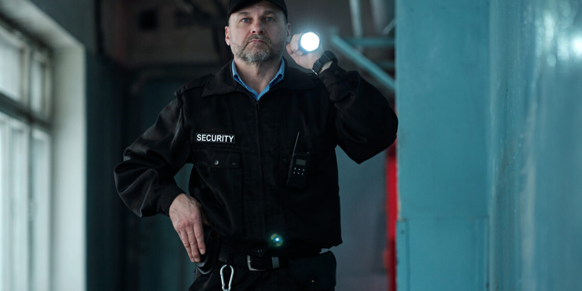 Así es trabajar de vigilante de seguridad en España